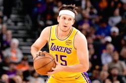 爱游戏全站 -关于赛后社区盾焦点战，圣安东尼奥马刺篮板制胜，球迷炸锅，阵容厚度经受考验的信息