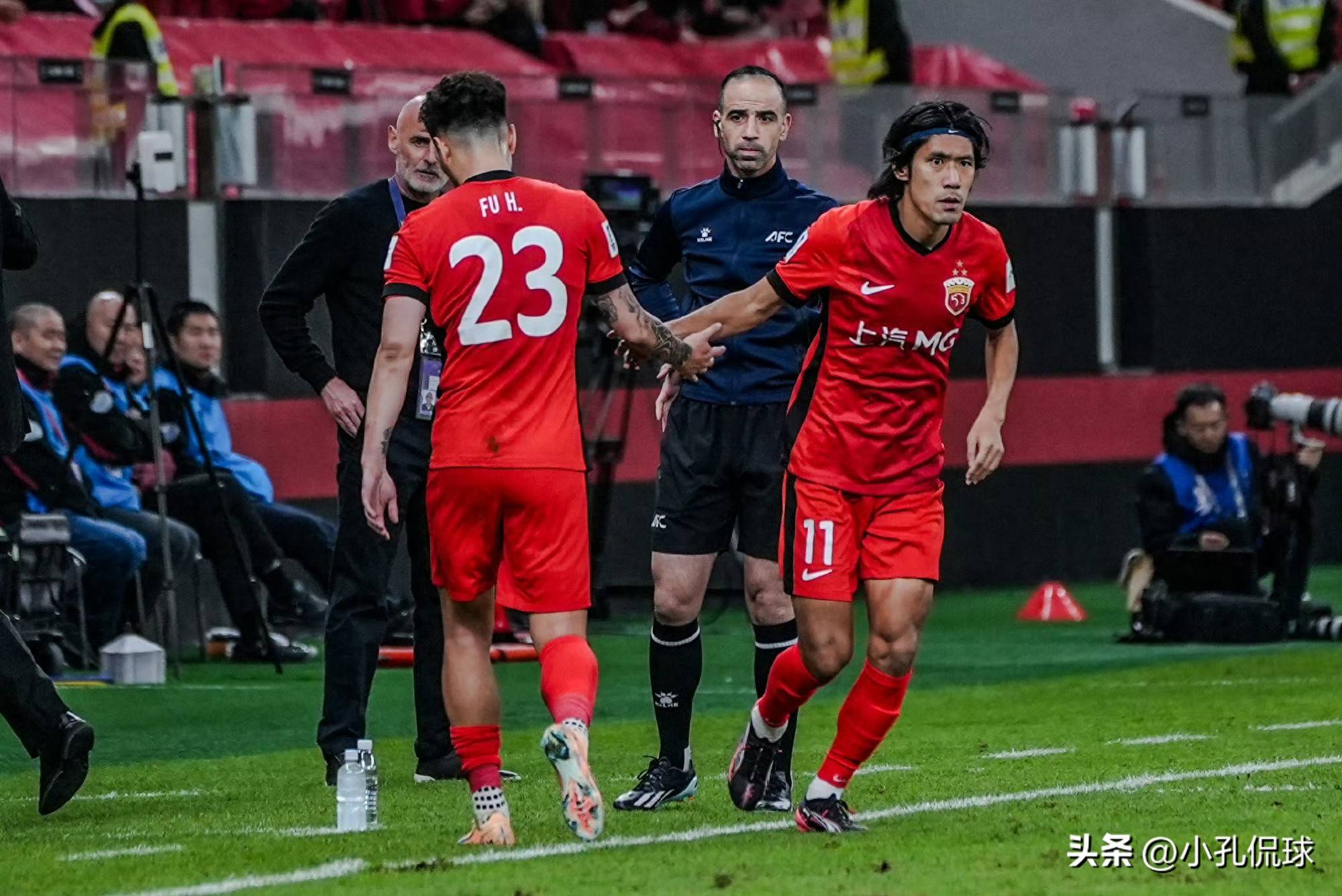 费耶诺德发布备战花絮,今晨止住颓势,亚冠任务艰巨,轮换策略成焦点的简单介绍 费耶诺德发布备战花絮,今晨止住颓势,亚冠任务艰巨,轮换策略成焦点的简单介绍